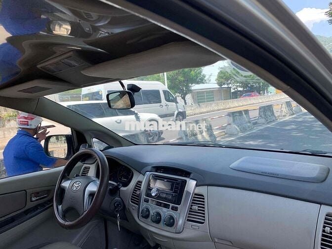 Toyota Innova E 2015 màu Bạc một chủ mua mới