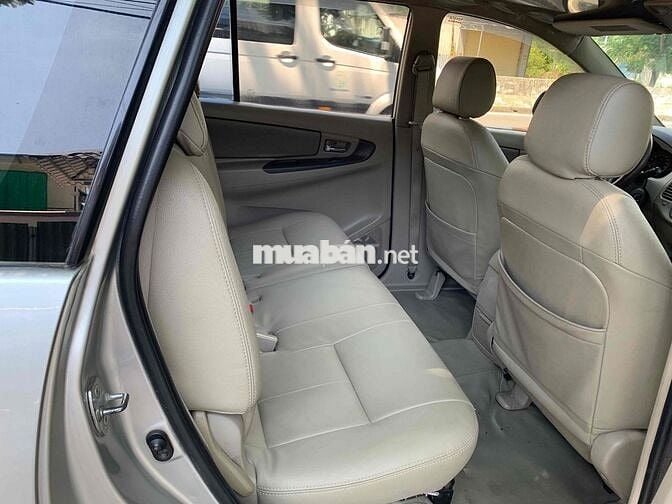 Toyota Innova E 2015 màu Bạc một chủ mua mới