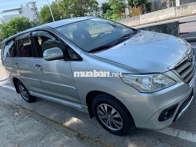 Toyota Innova E 2015 màu Bạc một chủ mua mới