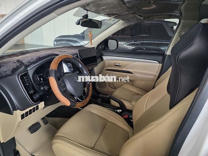Mitsubishi Outlander 2.0 2018 Trắng 75.000 km