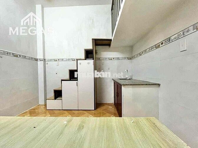 DUPLEX CẦU THANG TÍCH HỘP TỦ SẴN MÁY LẠNH GẦN ĐH VĂN HIẾN CHO SV 2k8