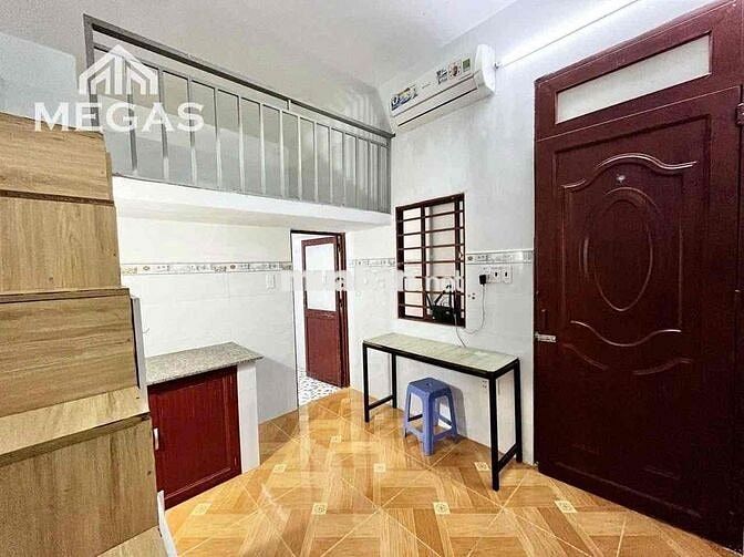 DUPLEX CẦU THANG TÍCH HỘP TỦ SẴN MÁY LẠNH GẦN ĐH VĂN HIẾN CHO SV 2k8