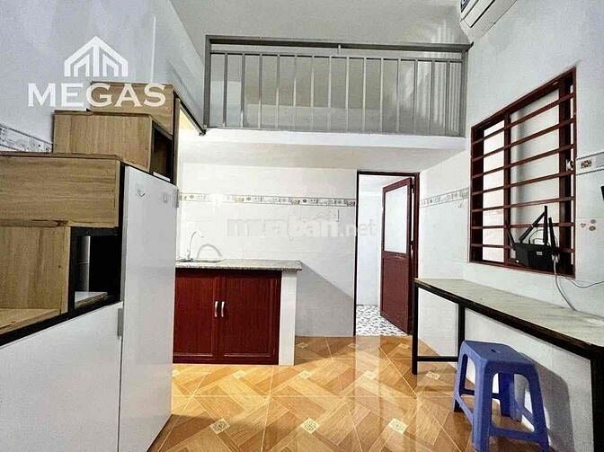 DUPLEX CẦU THANG TÍCH HỘP TỦ SẴN MÁY LẠNH GẦN ĐH VĂN HIẾN CHO SV 2k8