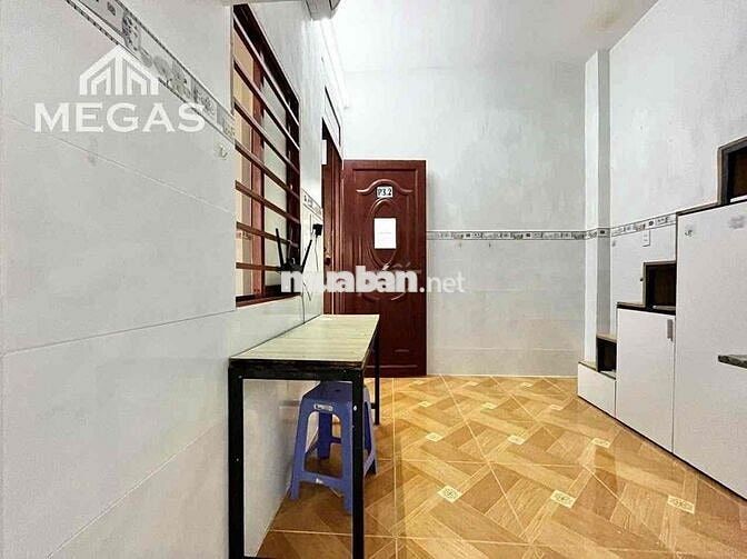 DUPLEX CẦU THANG TÍCH HỘP TỦ SẴN MÁY LẠNH GẦN ĐH VĂN HIẾN CHO SV 2k8