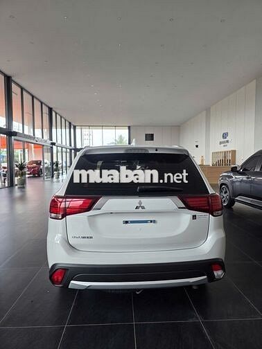Mitsubishi Outlander 2.0 2018 Trắng 75.000 km