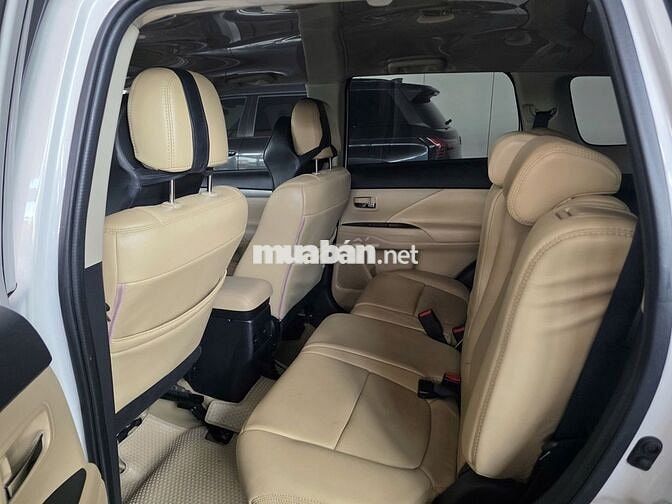 Mitsubishi Outlander 2.0 2018 Trắng 75.000 km