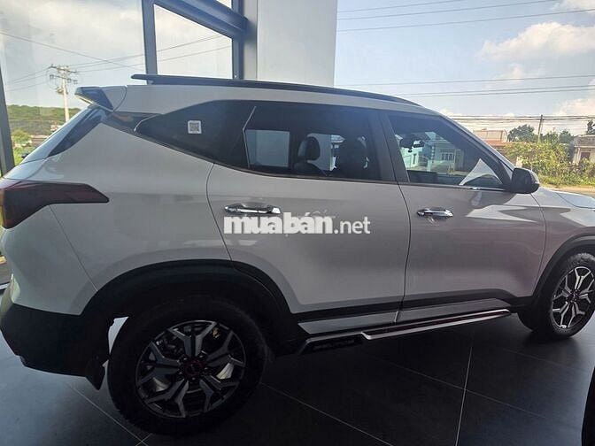 Kia Seltos Premium 2023 Trắng 28.000 km