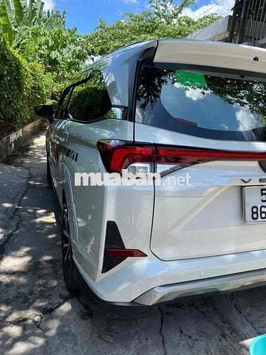 Toyota Veloz Cross Bản Top 2022 Trắng 7 chỗ