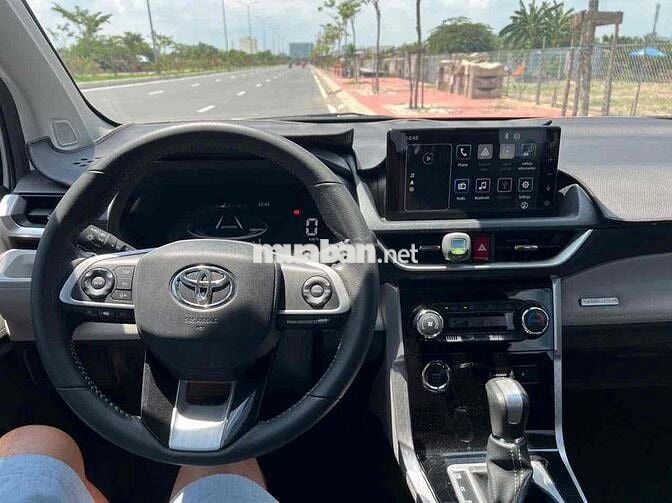 Toyota Veloz Cross Bản Top 2022 Trắng 7 chỗ