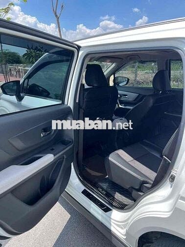 Toyota Veloz Cross Bản Top 2022 Trắng 7 chỗ