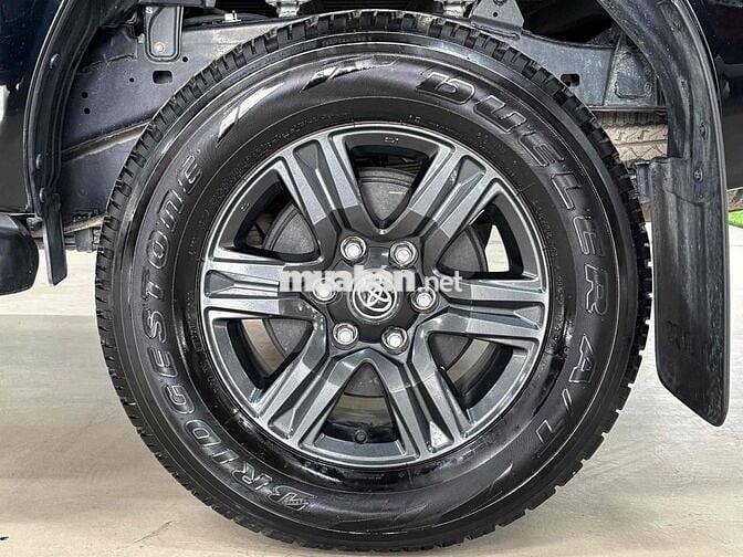 Bán Hilux 2.4G tự động 1 cầu 2024 - Giá còn giảm
