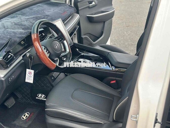 Hyundai Custin 1.5T Đặc Biệt 2024 Trắng Tự động