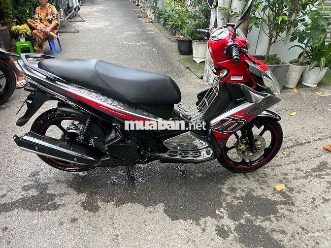 Xe tay ga Yamaha Luvias Đỏ, Đen