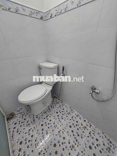 cho thuê nhà đường Phạm Hùng C1 DT.3m5×5m5 } 1 lầu 1 phòng 2 toilet .