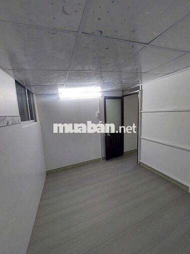 cho thuê nhà đường Phạm Hùng C1 DT.3m5×5m5 } 1 lầu 1 phòng 2 toilet .