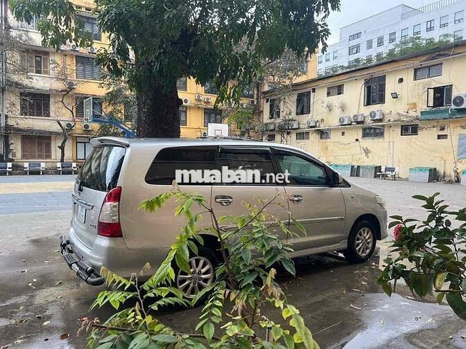 Toyota Innova E 2013 Bạc 13 vạn km