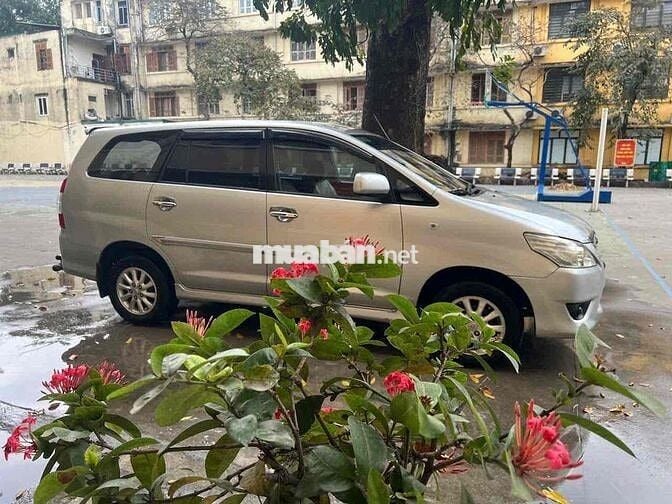 Toyota Innova E 2013 Bạc 13 vạn km