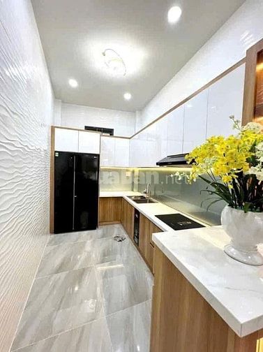 Đi nước ngoài định cư bán gấp nhà ở đường Huỳnh Tịnh Của, Q3