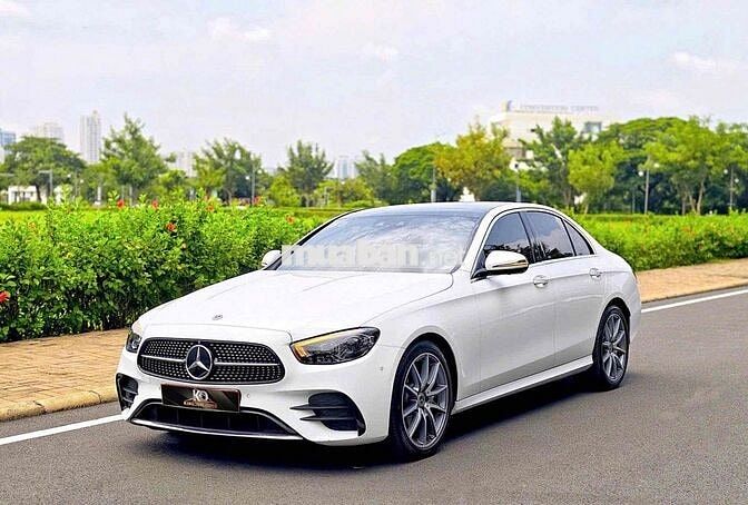 E300 AMG 2022 Trắng/ nt nâu 26.000 mls siêu đẹp
