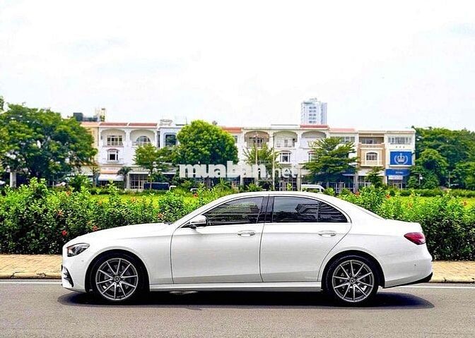 E300 AMG 2022 Trắng/ nt nâu 26.000 mls siêu đẹp