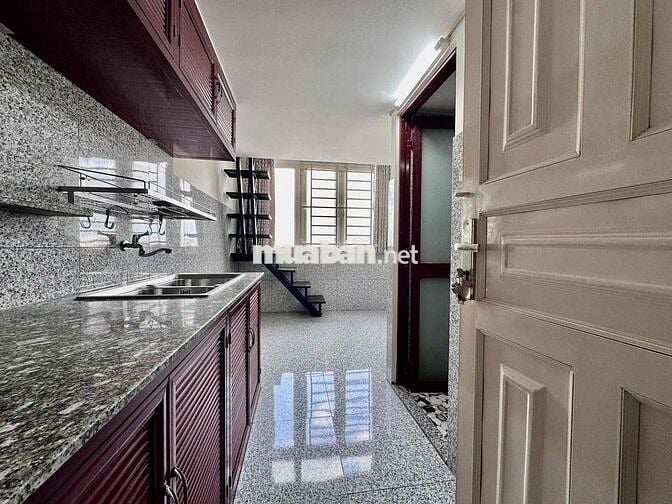 Duplex - cửa sổ trời - gần NTTU - giảm 50% tiền nhà cho tân sinh viên