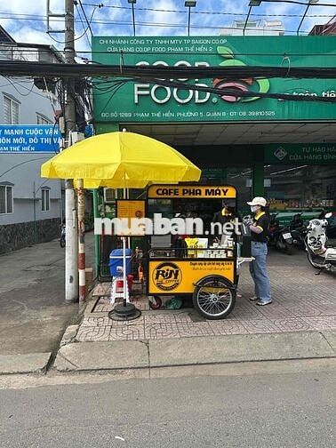 Nhân Viên Bán Caffe Take Away Tại Q8