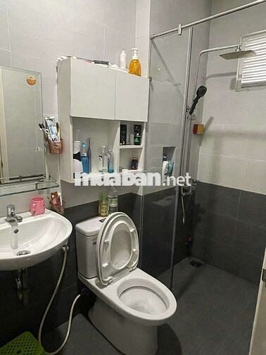 NHÀ SAU LƯNG CHỢ ĐẦU MỐI ĐƯỜNG NGÔ CHÍ QUỐC, 3TẦNG 4PN 5WC FULL NT