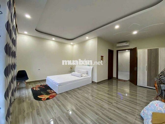 NHÀ RỘNG 6*20, TRỆT, 2 LẦU, 4PN, 5WC, SÂN XE HƠI, GẦN NGÃ TƯ GA 