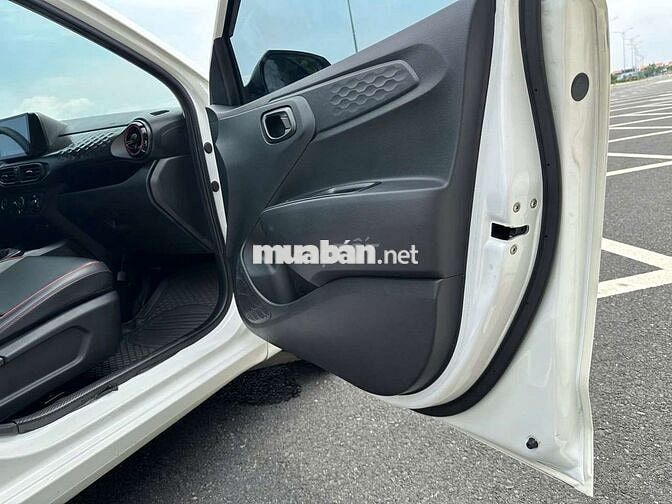 Hyundai i10 2022 Trắng Tự động 50.000 km