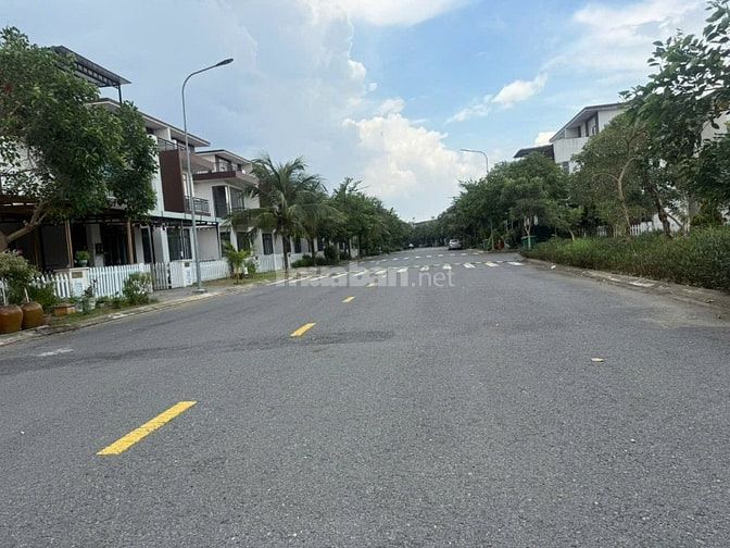 BÁN CĂN BIỆT THỰ GÓC , NGUYỄN VĂN TUÔI , TT BẾN LỨC 0903368345