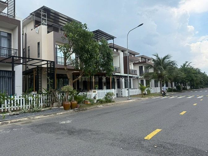 BÁN CĂN BIỆT THỰ GÓC , NGUYỄN VĂN TUÔI , TT BẾN LỨC 0903368345