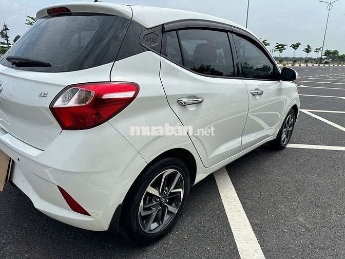 Hyundai i10 2022 Trắng Tự động 50.000 km