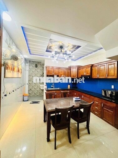 Cho thuê nhà hẻm xe hơi thông cách mt quang trung 50m