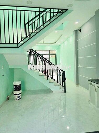 NHÀ VÀ ĐẤT ( NGAY CẦU GIAO KHẨU ) TRÊT LẦU 2PN 2WC. AN NINH. SẠCH ĐẸP