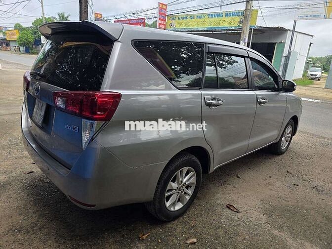 Toyota Innova 2017 Bạc Sàn