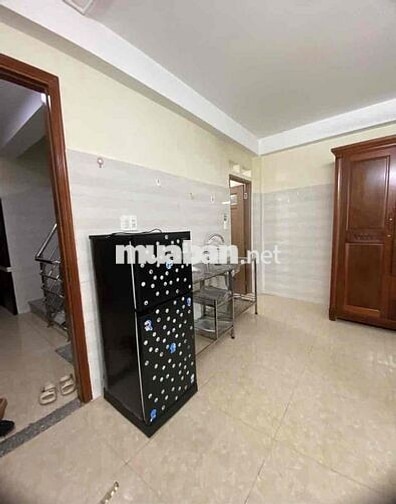 phòng gần trường tiểu học và chợ