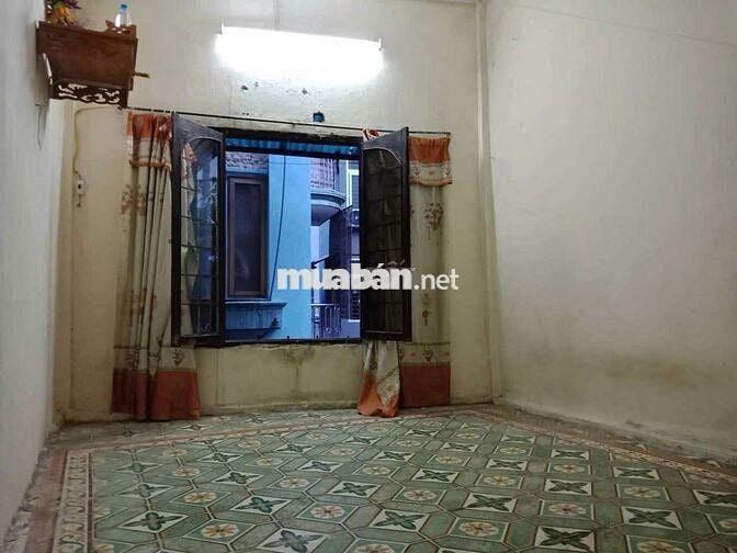 chính chủ nhà thuê nhà 2 tầng cũ tại trung tâm thành phố