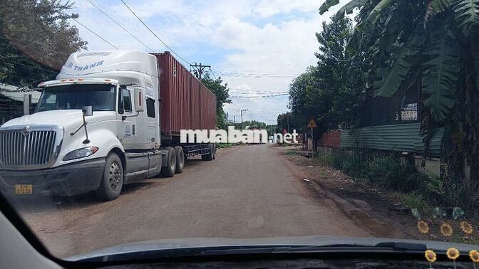 Bán 1 hec có 400tc làm kho xưởng nhà vườn cho thuê tạo dòng tiền
