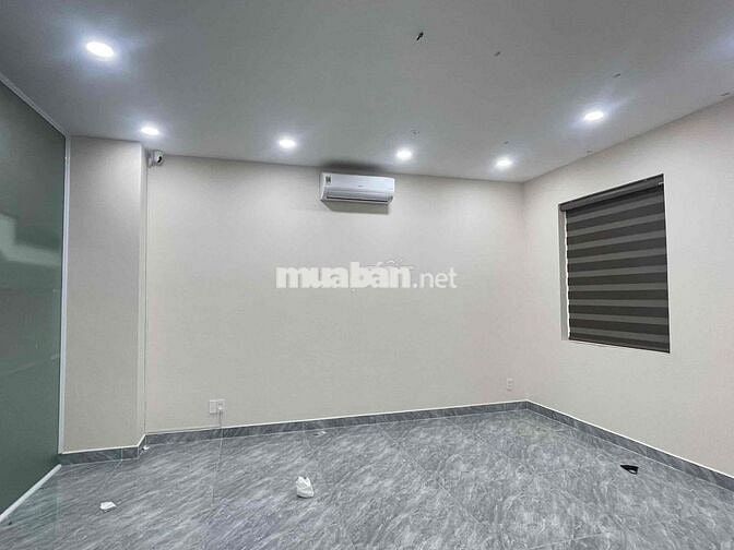 Cho thuê văn phòng sàn lầu 1, có hầm, thang máy, máy lạnh Cityland 12t