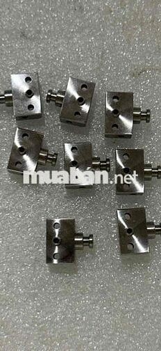 Thợ phay CNC và Phụ việc Cơ khí