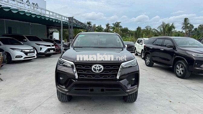 Toyota Fortuner 2022 2.4L 4x2 AT máy dầu tự động