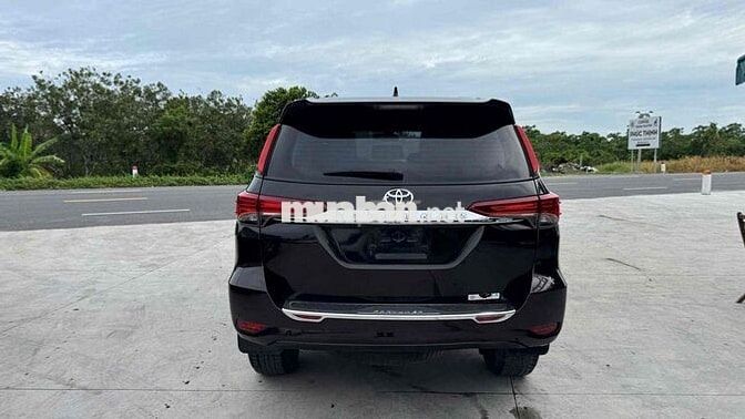 Toyota Fortuner 2022 2.4L 4x2 AT máy dầu tự động