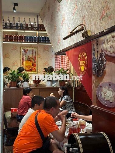 PHỤC VỤ NHÀ HÀNG NGA Q1