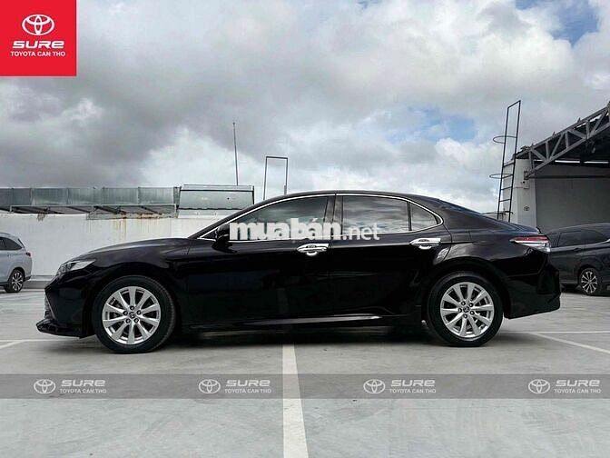 Toyota Camry 2.0G Đen 2021 siêu đẹp
