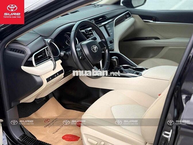 Toyota Camry 2.0G Đen 2021 siêu đẹp