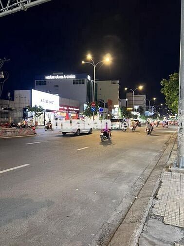 NHÀ CHO THUÊ MẶT TIỀN ĐƯỜNG NGUYỄN VĂN KHỐI 8X20M CẤP 4 TRỐNG SUỐT