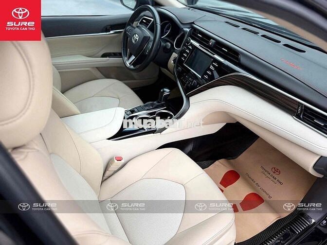 Toyota Camry 2.0G Đen 2021 siêu đẹp