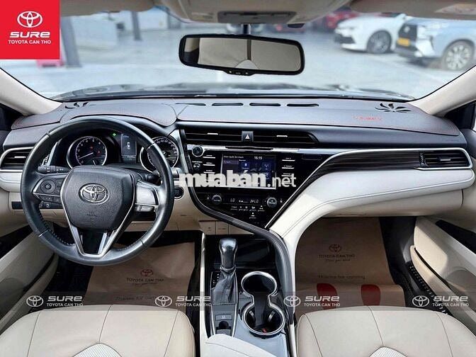 Toyota Camry 2.0G Đen 2021 siêu đẹp