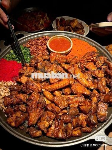 PHỤC VỤ LỄ TÂN QUẬN 1