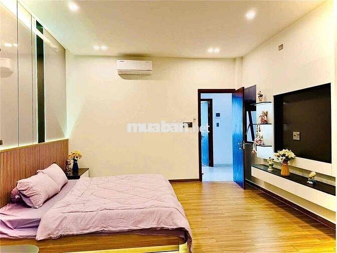 Cho thuê nhà mặt tiền Nguyễn Hữu Thọ, Trung tâm sầm uất